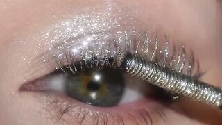 metallic eyeshadow 2026, wet look eye makeup, chrome glitter eyes, glitter eye