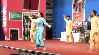Afrren pari blockbuster dance performance