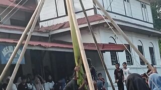 ACARA PANJAT PINANG POHON PISANG