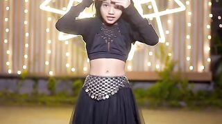 Nice sweet small girl dance
