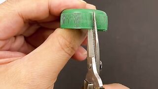 Dont't throw away bottle caps Make fun homemade bouncy turtle toys with your kids Parent Child Crafts  Toddler Crafts kids learning