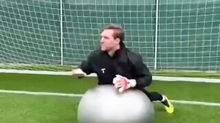 Penyelamatan Kiper Tanpa Menggunakan Tangan