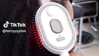 Electric spray retractable air cushion comb