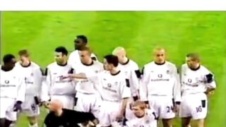 Pada perempat final Liga Champions 2001 antara Bayern Munich dan Manchester United 3