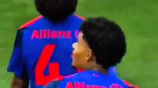 FC Barcelona sukses menggilas klub asal Swiss, FC Basel,  dengan skor telak 5-2