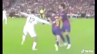 Ferran Torres selalu pasang badan untuk melindungi Pedri.