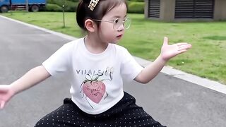 Con gái cũng tập được võ phải không cô chú! Hihi 🐥🐥 #viral #kungfu