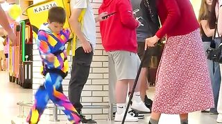 WALKING DANCE 🔥🔥 LITTLE BOY TEACHING SHUFFLE 😱😂