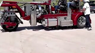 This giant custom trike doesn’t look rea