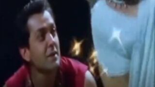 Tere Aagey Peechey, hindi songs Karisma kapor