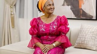 LOVELY  AUNTY