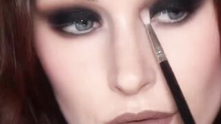 Discover the ultimate guide to glitter makeup