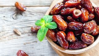 Kurma. Dates. 日付. 日期. Дати. Даты. 날짜. dátil
