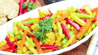 Acar Kuning. Yellow Pickles. 黃色醃菜. 黄腌菜. 黃醃菜. イエローピクルス. Желтые маринованные огурцы.