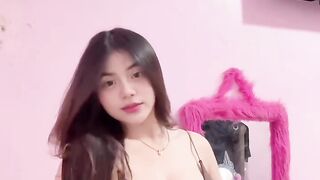 senyum manis ,ada isi