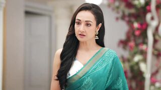 Sairaab • Episode 78 • Malini Pushes Nayanika Away