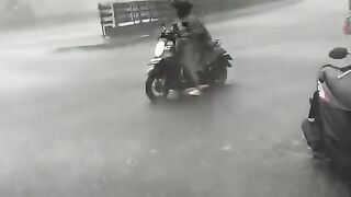 HUJANNNNN