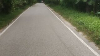 রাস্তায় ঘুরার সময়
