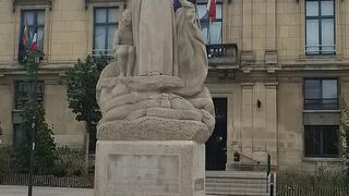 La belle à Marie je pense à la place de la belle ville.