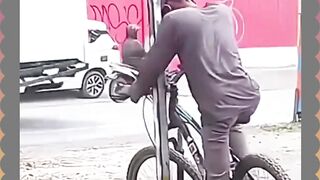 Siapa Taruh Tiang Disana