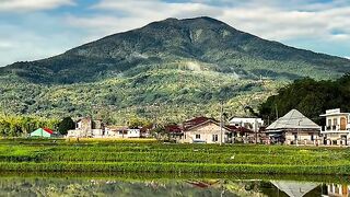 There are so many ways to enjoy God's blessings; perhaps it is simply we who lack gratitude...! #WestSumatraTourism #WestSumatra
