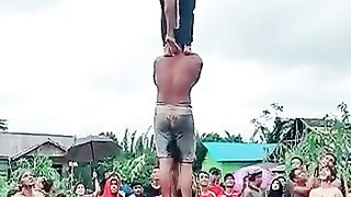 Viral... funny *panjat pinang* video