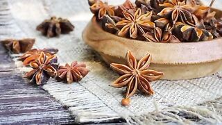 Bunga Lawang. Star Anise. 星茴香. 八角. スターアニス. Бадьян. Бад'ян. Sternanis. Anís estrellado