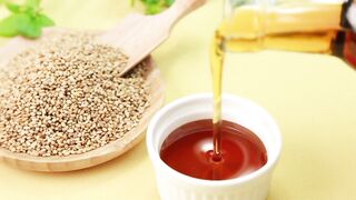 Minyak Wijen. Sesame oil. 芝麻油. 香油. ごま油. Кунжутна олія. Кунжутное масло. Sesamöl. Aceite de sésamo