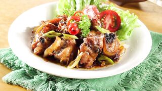 Ayam Goreng Mentega. Butter-Fried Chicken. 牛油炸雞. 黄油煎鸡肉. 奶油煎雞肉. バターで焼いたチキン.