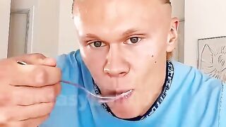 Haaland Ruined Mbappé's Ice Cream Livestream… With PINK Powder 😂🍦
