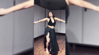 Indian Girl Ria Shoor Dance 4