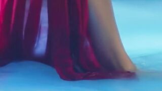 Jacqueline Fernandez very hot and sexy dance showing her sexy boobs and nipples very hot and sexy actress watch.