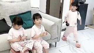 The way the triplet daughters help each other is so heartwarming!