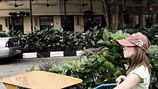 coba description kan Cici yang satu ini ?