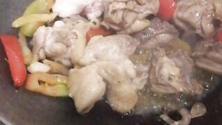 Chicken with Tomato and Chili Pepper!