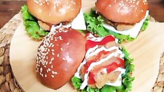 Burger Ayam Krispi. Crispy Chicken Burger. 脆雞漢堡. 脆皮鸡肉汉堡. 脆皮雞肉漢堡. クリスピーチキンバーガー.