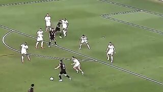 Messi’s Magic 🐐🔥 | Unstoppable Dribbling & Football Skills