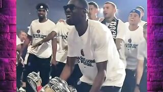 Bukan trofi Liga Champions, tapi ini piala paling unik di dunia sepak bola! 🏆🥒