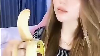 Bukan nya di makan malah di nyanyiin