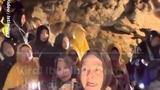 Haji Jalur Kearifan Lokal! Rombongan Ibu-Ibu Ini Kepergok Gelar Ritual Mirip Ibadah Haji di Dalam Goa Pamijahan Tasikmalaya!