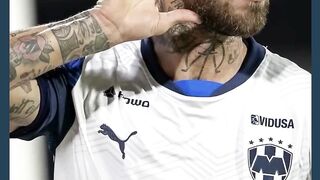 Makna emosional pada tato 15 di kepala Ramos 2