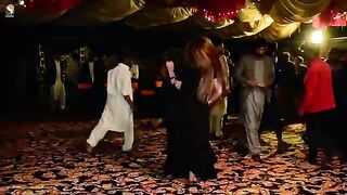 Hani Sheikh | Meri Phullan Wali Kurt | Dance Performance 2024