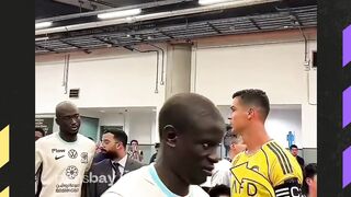 di saat dunia mungkin mengabaikannya