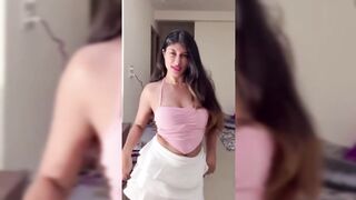 Indian Girl Bhavyaa Bhasin Dance 4