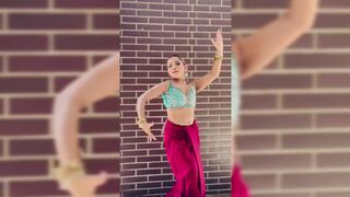 Indian Girl Dilsha Shenali Dance 6
