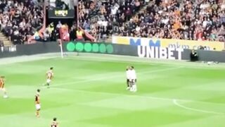 Manchester United kalah mengejutkan 0-2 dari tim promosi  Hull City di pekan pertama Premier League.