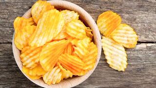 Keripik Kentang. Potato chips. 薯片. 洋芋片. ポテトチップス. Картофельные чипсы. Картопляні чипси