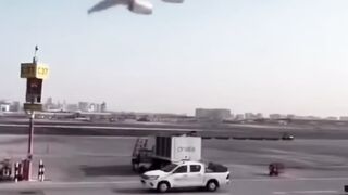 ✈️FUNNY AIRPLANE DANCING😂😂😂😂😂😂😂😂😂
