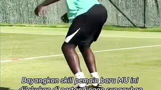 Lepas dari Antony, Pemain Baru MU Malah Punya Skill 'Menebak Bola' Pakai Bokong!