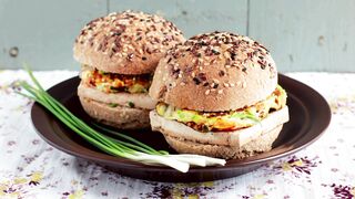 Burger Tahu. Tofu Burger. 豆腐漢堡. 豆腐汉堡. 豆腐バーガー. Бургер с тофу. Бургер із тофу. Hamburguesa de tofu